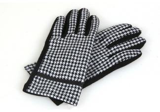 Ladies Black and White Houndstooth Gloves